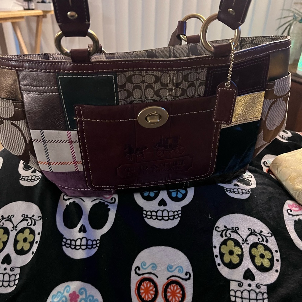 Coach Brown and Gold Shoulder Bag with Classic Elegance